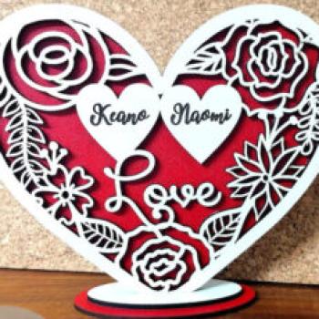 Herz mit Namen und Blumenornament