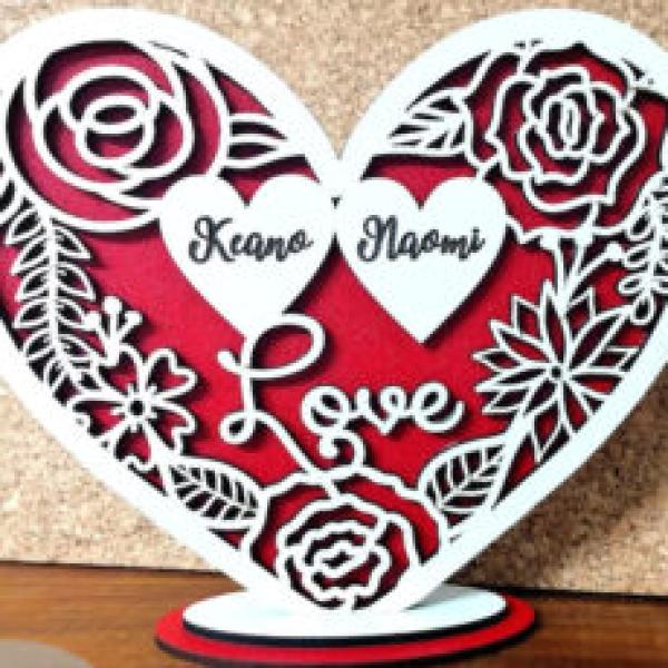 Herz mit Namen und Blumenornament